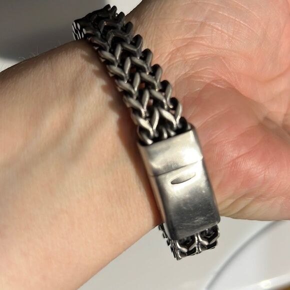 Dark Silver Tone Metal Bracelet with Magnetic Closure - Picture 3 of 11